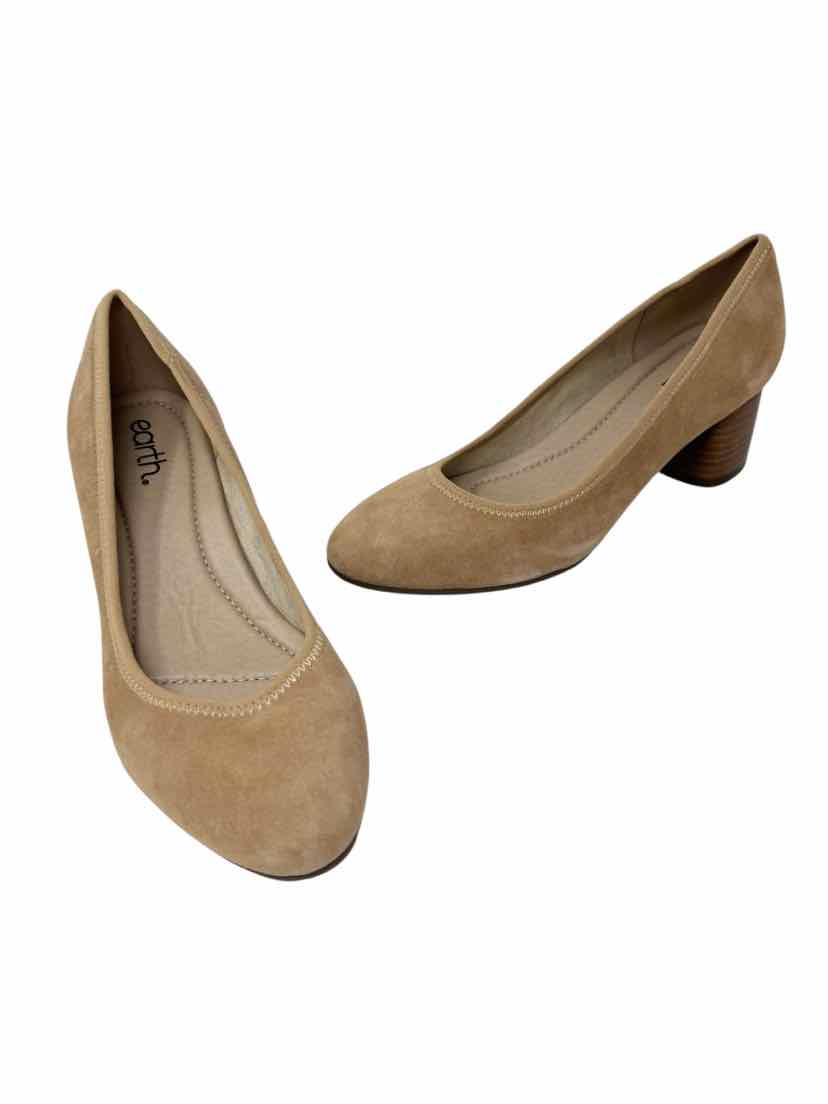 Shoe Size 8.5 Tan Suede Pumps