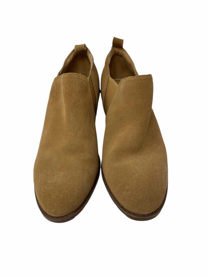 Shoe Size 7.5 Tan Suede Boots