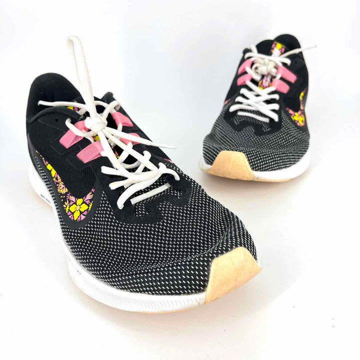 Shoe Size 9.5 Nike Black Knit Sneakers