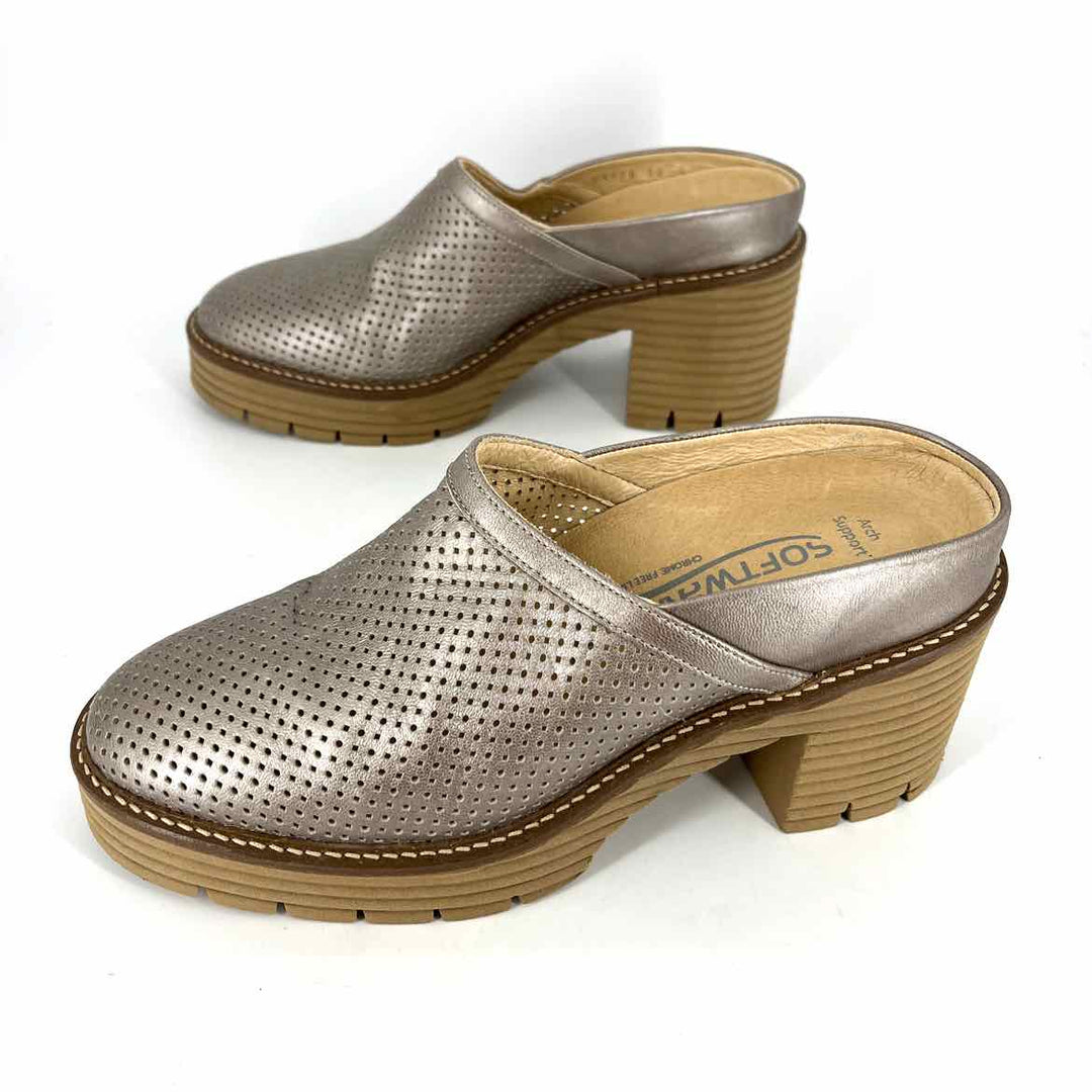 Shoe Size 38 SOFT WAVES Silver Leather Clogs