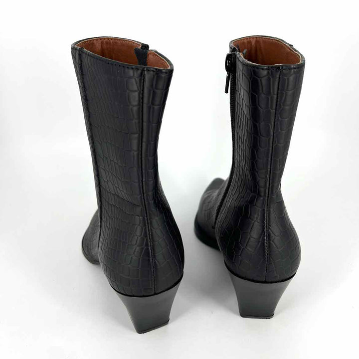 Shoe Size 6.5 Black Boots