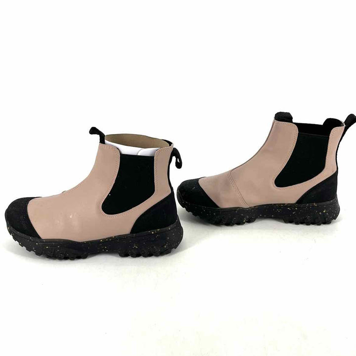 Shoe Size 7.5 Pale Pink Rubber Boots