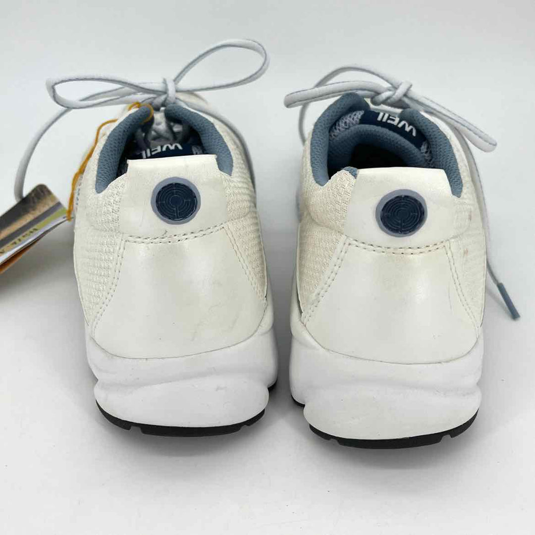 Shoe Size 9.5 White Knit Sneakers