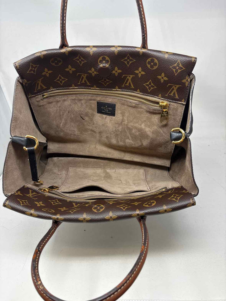 Louis Vuitton Luxury - Purse