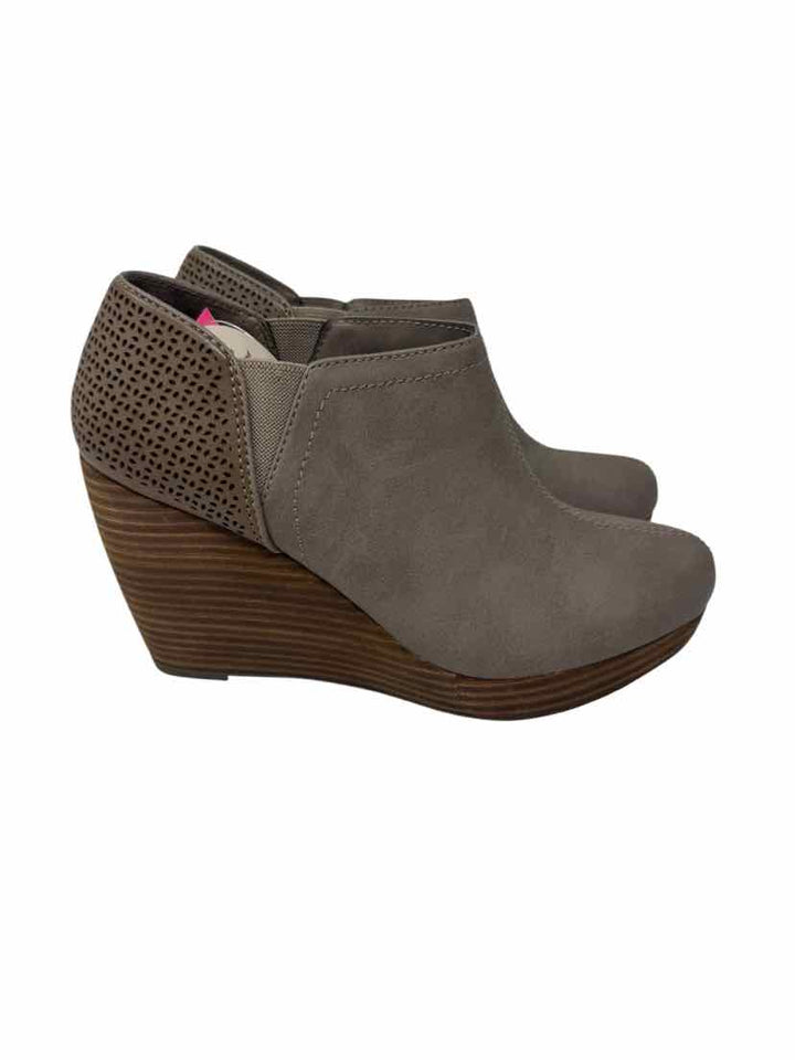 Shoe Size 8.5 dr scholls Gray Boots