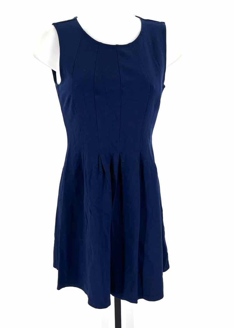 Size M MONTEAU Navy Dress