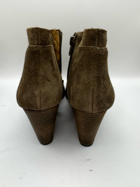 Shoe Size 7 LUCKY Olive Suede Boots