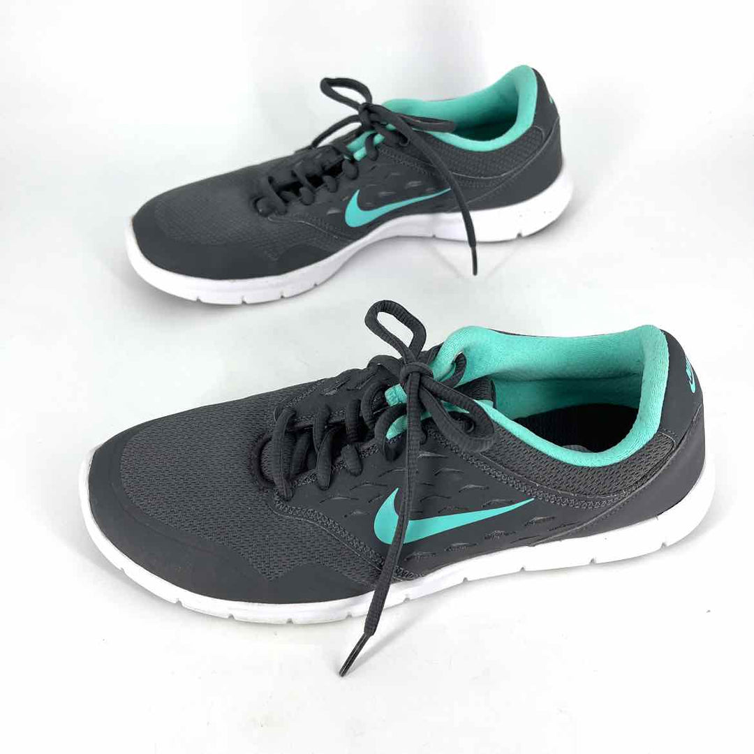 Shoe Size 8.5 Nike Gray Sneakers