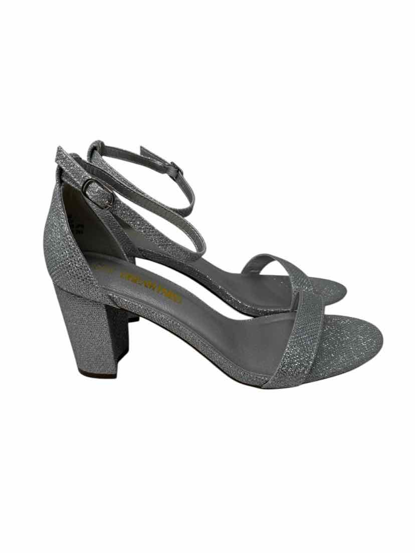 Shoe Size 7.5 Silver Pumps