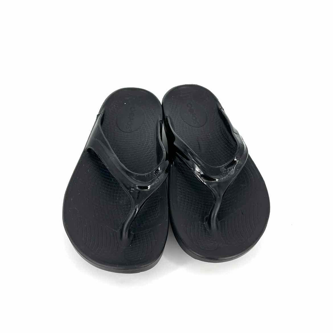 Shoe Size 8 OOFOS Black Sandals