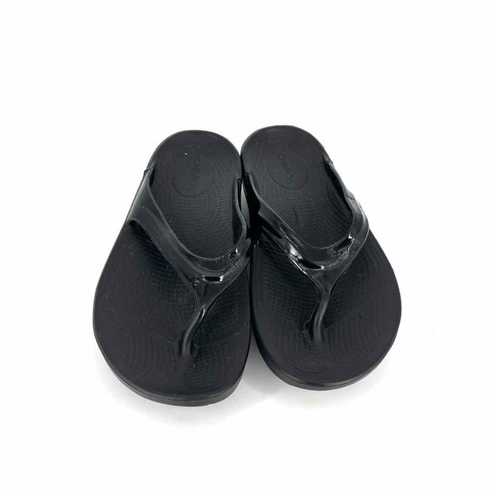 Shoe Size 8 OOFOS Black Sandals