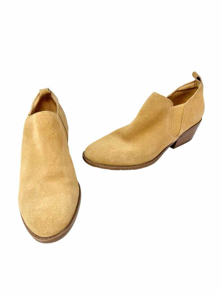 Shoe Size 7.5 Tan Suede Boots
