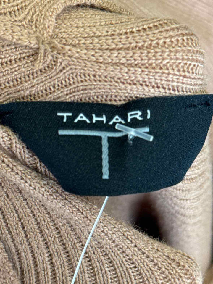 Size M TAHARI Multi-Color Sweater