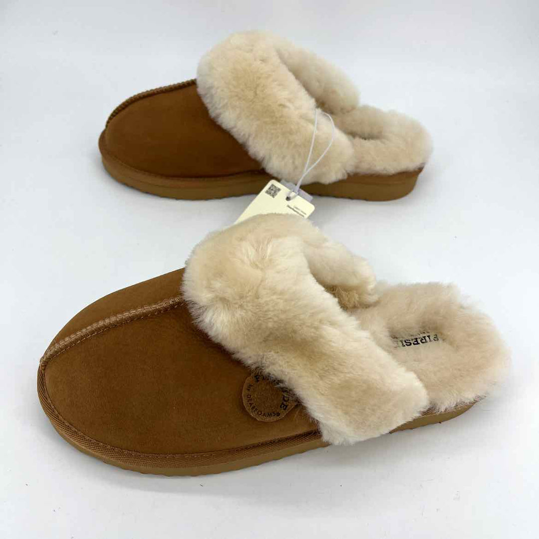 Shoe Size 8 Tan Slippers
