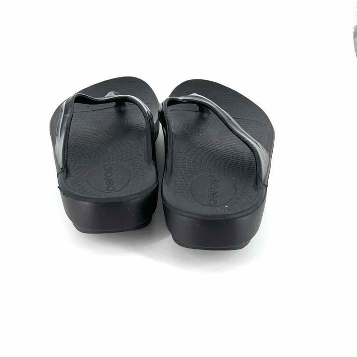 Shoe Size 8 OOFOS Black Sandals