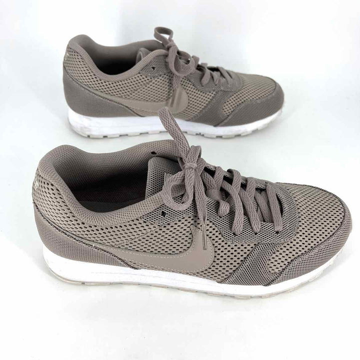 Shoe Size 10 Nike Taupe Sneakers