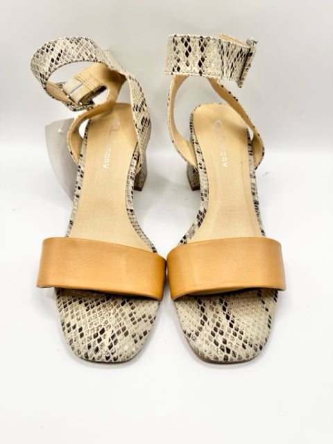 Shoe Size 8.5 LAUNDRY TAN PRINT Sandals