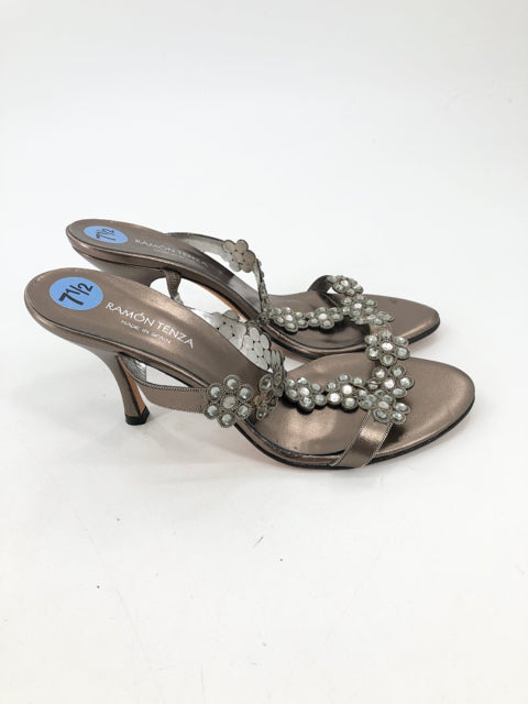 Shoe Size 7.5 Bronze Sandals