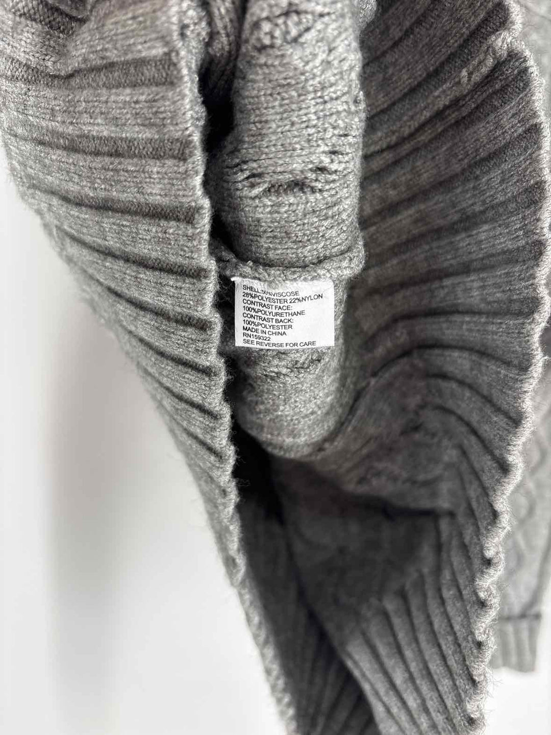 Size S EVEREVE Gray Sweater