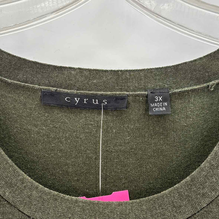 Size 3X CYRUS Forest Green Knit Sweater