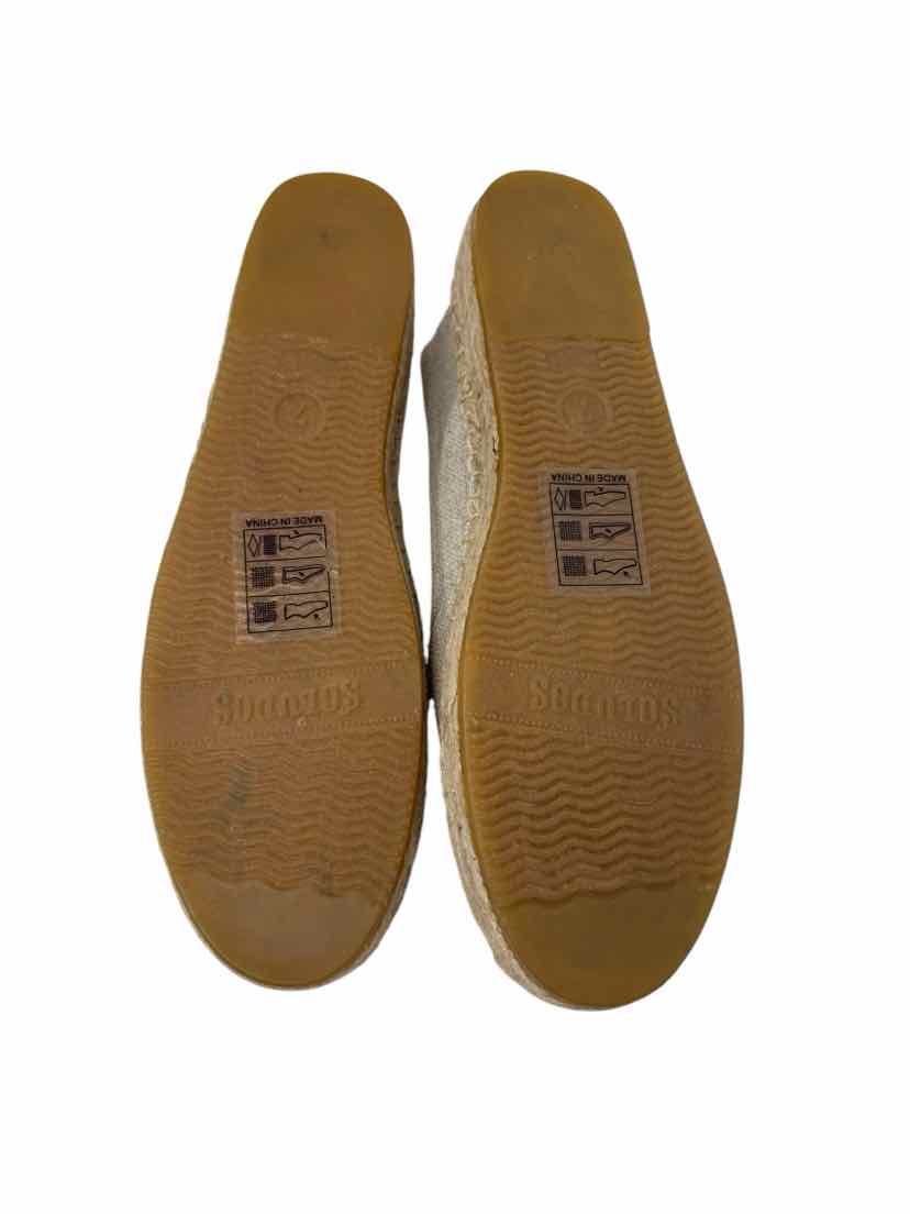 Shoe Size 7 SOLUDOS Beige Flats