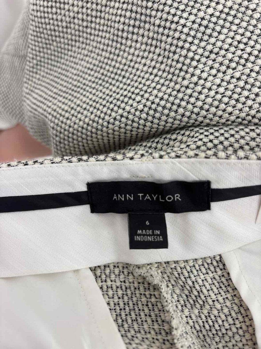 Size 6 Ann Taylor Cream Pants