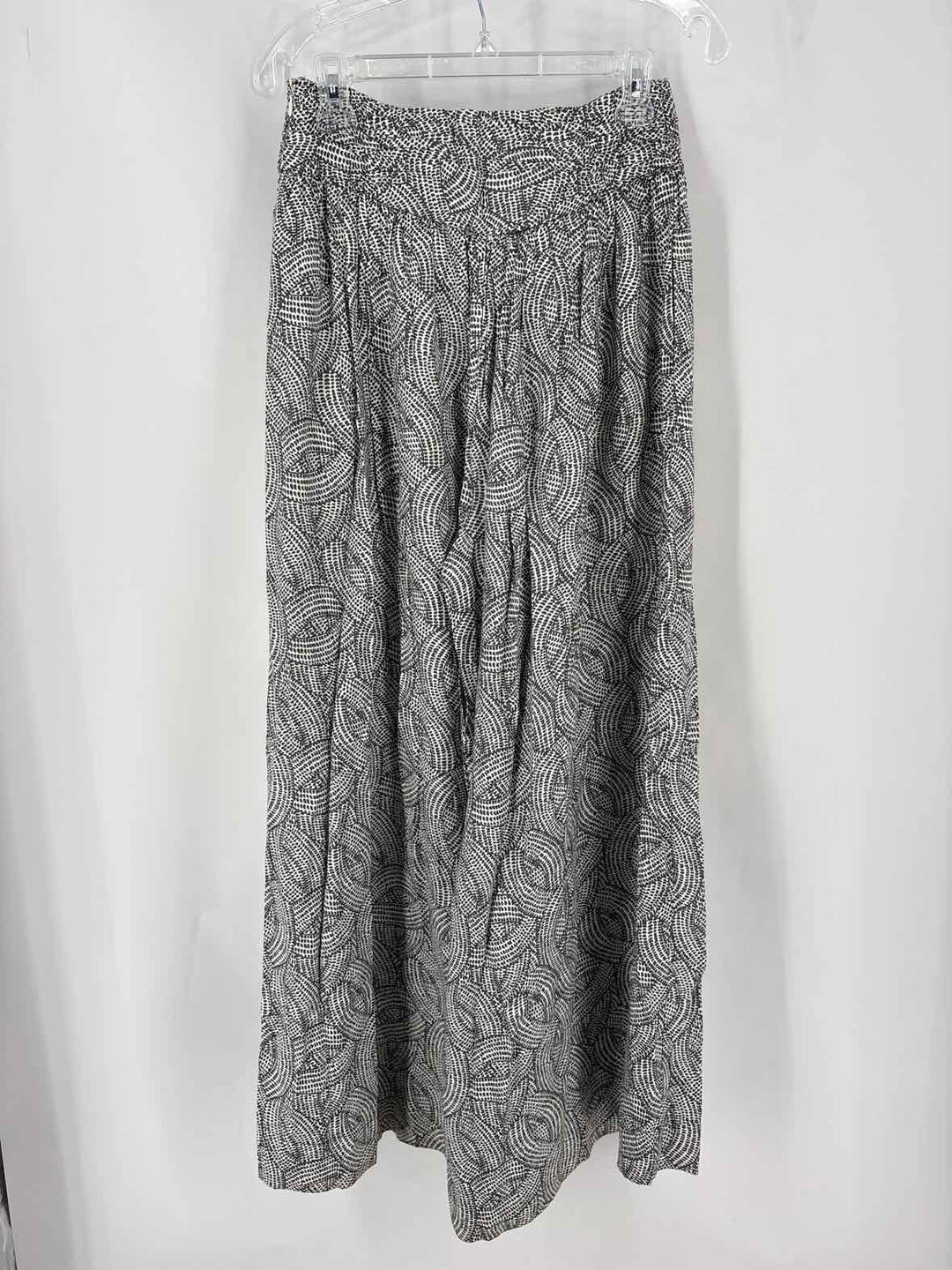 Size 4 Anthropologie gray print Pants