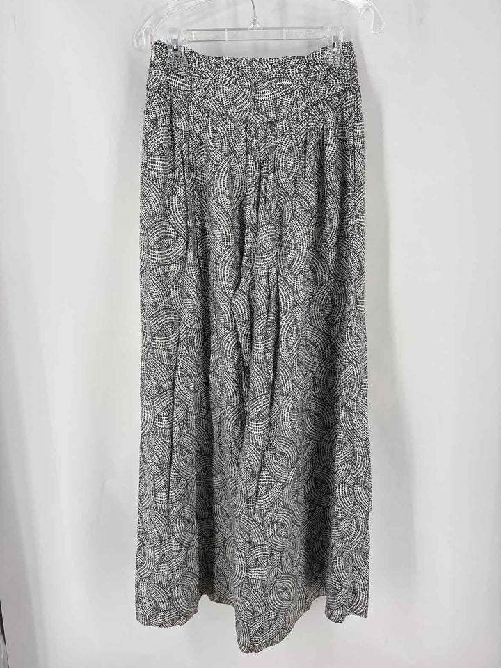 Size 4 Anthropologie gray print Pants