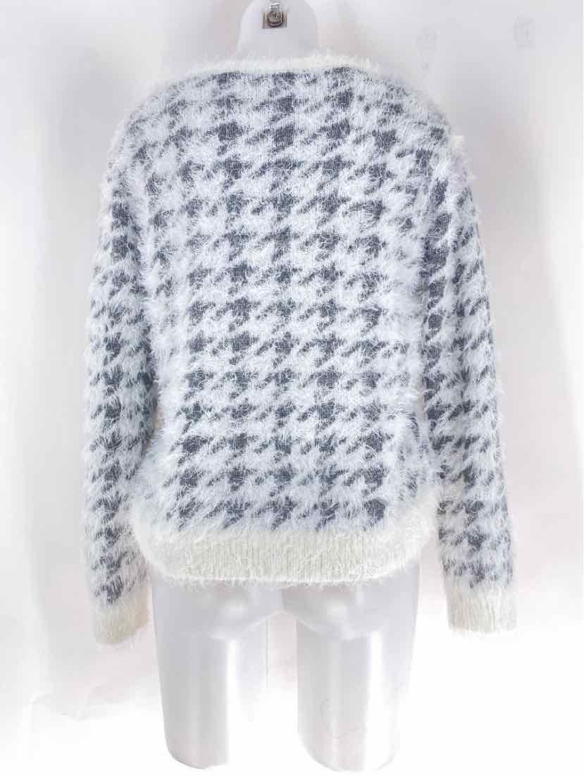 Size M Gray Sweater