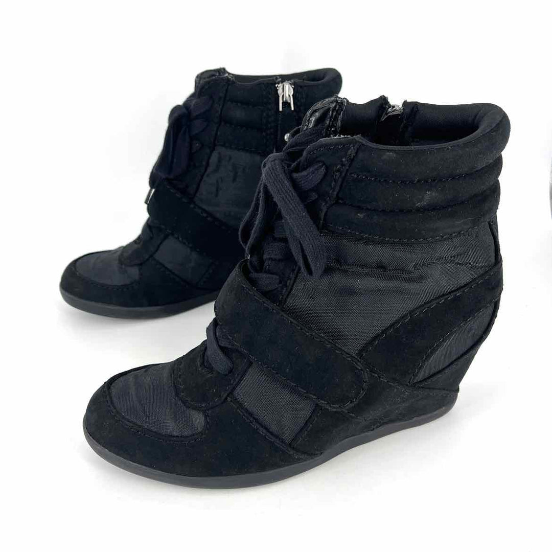 Shoe Size 6 SIMPLY VERA WANG Black Boots