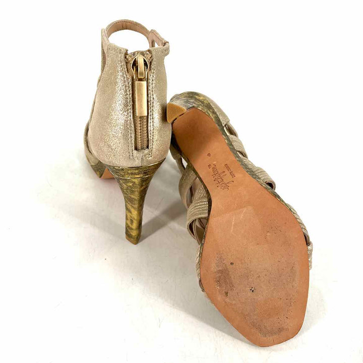 Shoe Size 6 Gold Leather Luxury - Pumps