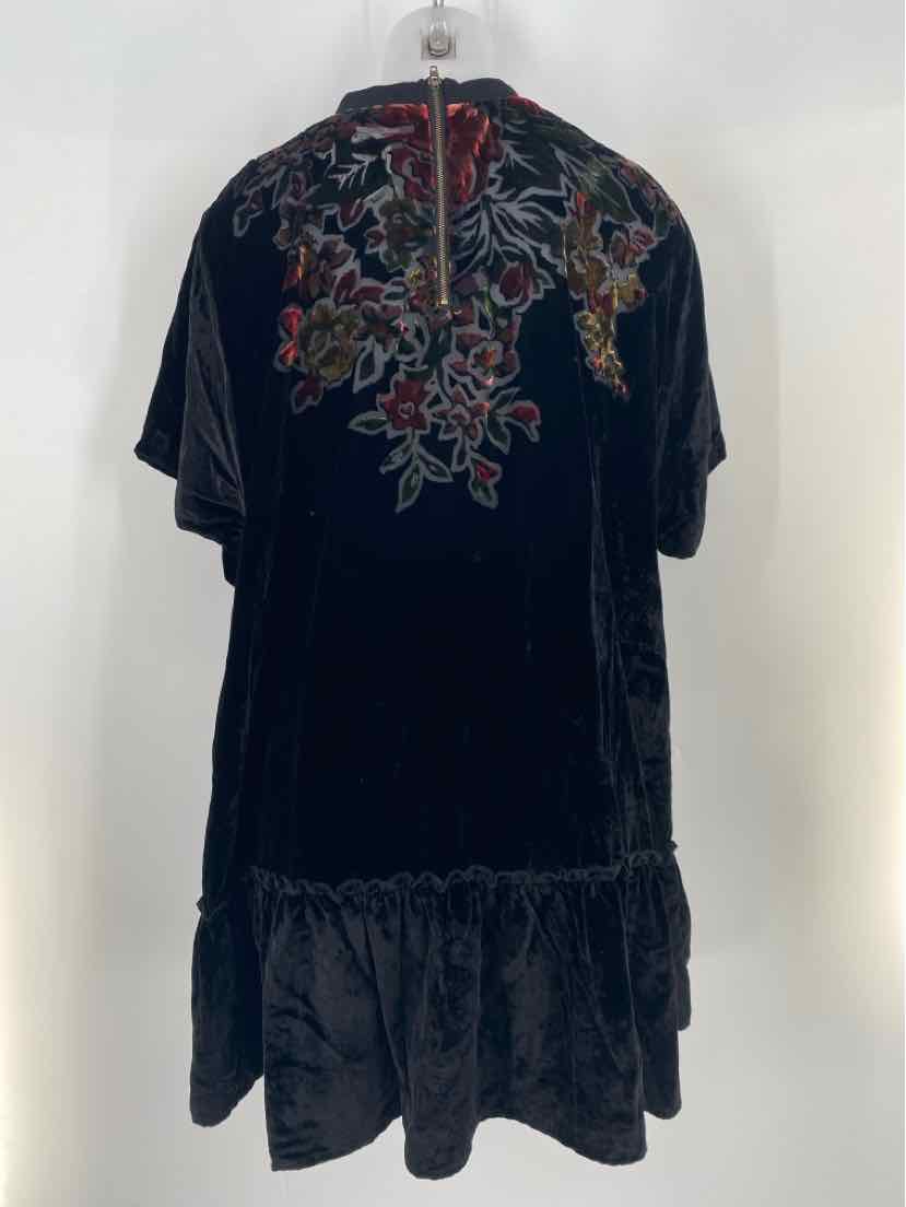 Size M FREE PEOPLE Black Velour Dress