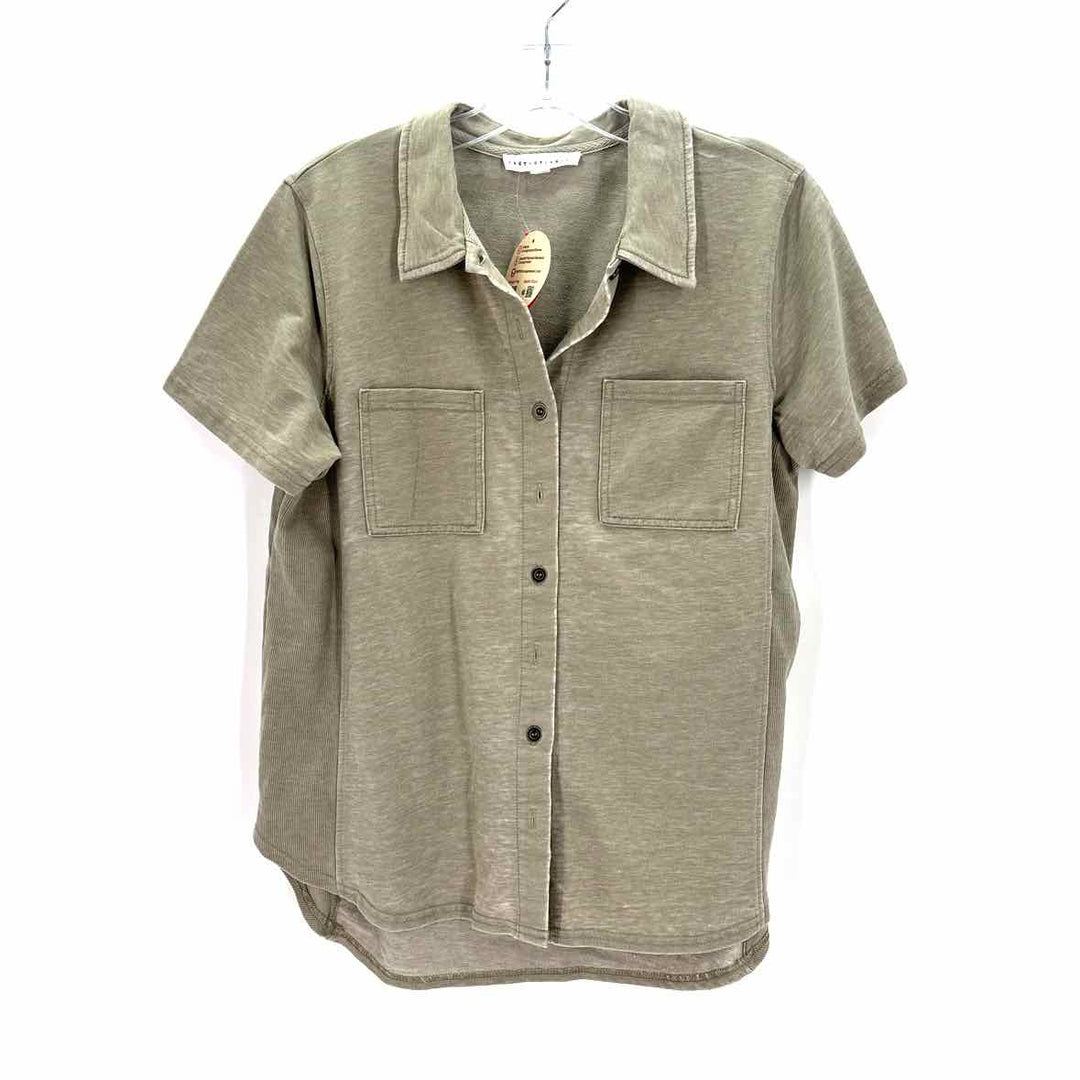 Size M Jane & Delaney Sage Knit Shirt