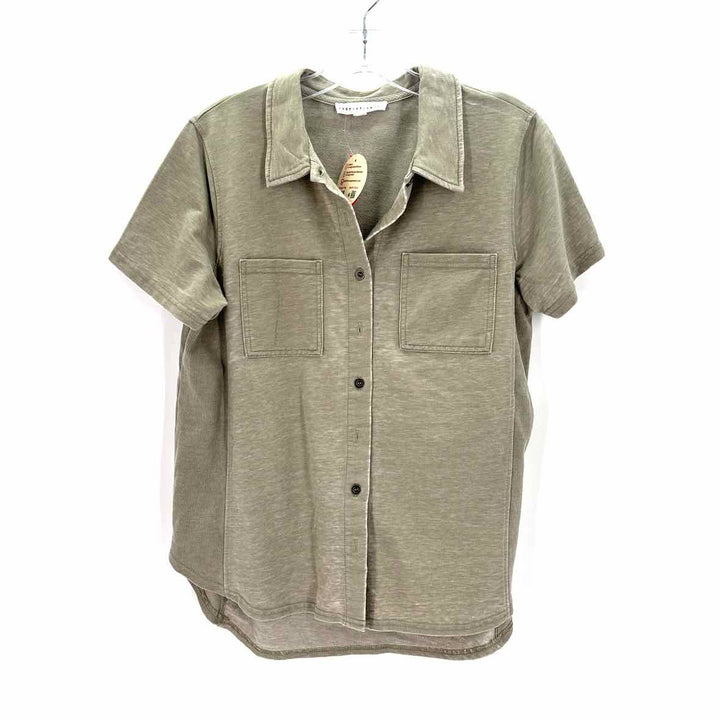 Size M Jane & Delaney Sage Knit Shirt