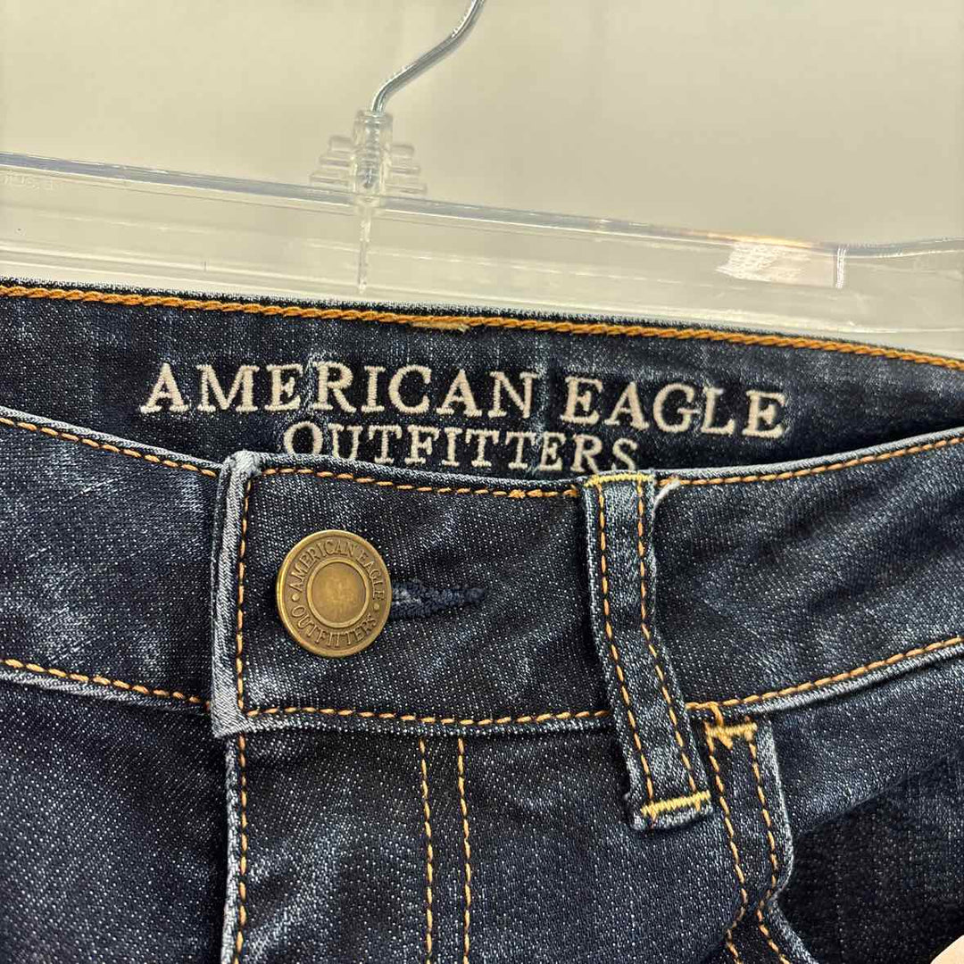 Size 6 AMERICAN EAGLE Navy Denim Jeans