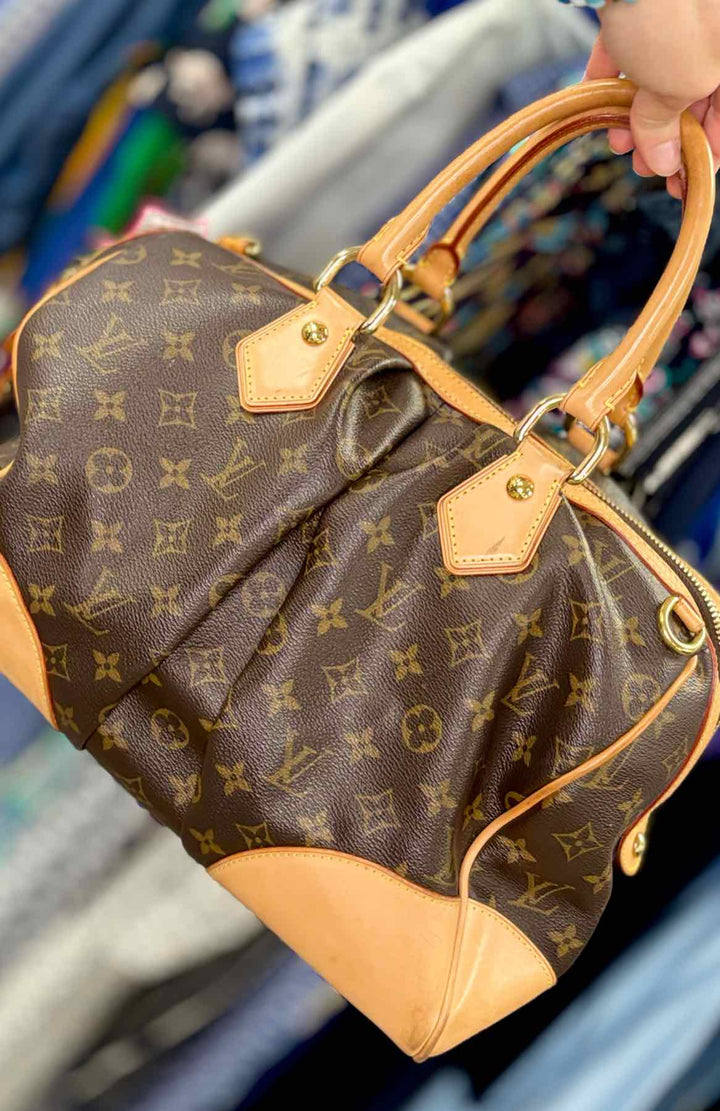 Louis Vuitton Luxury - Purse