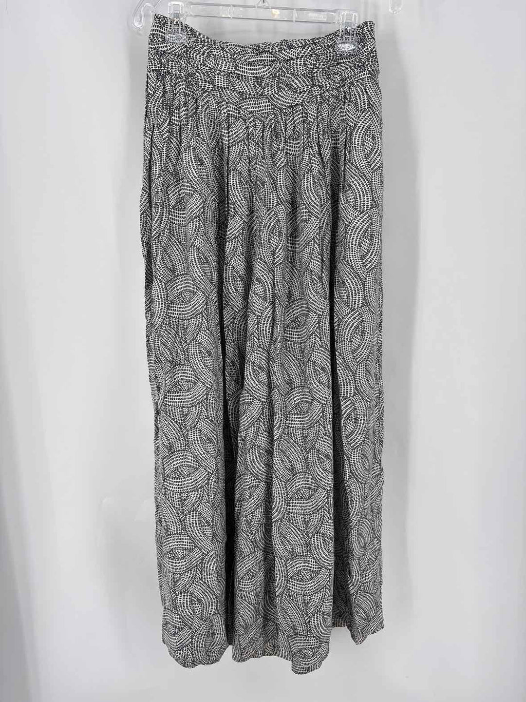Size 4 Anthropologie gray print Pants