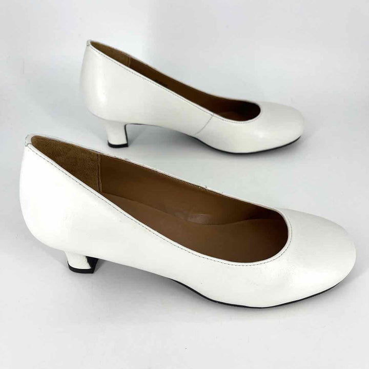 Shoe Size 9.5 White Leather Pumps