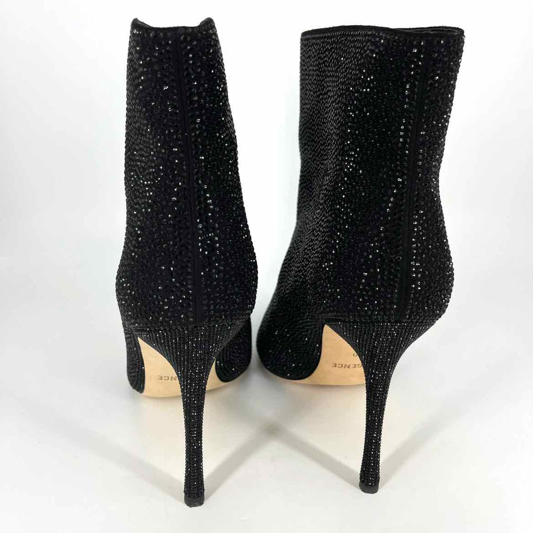 Shoe Size 10 Black Boots