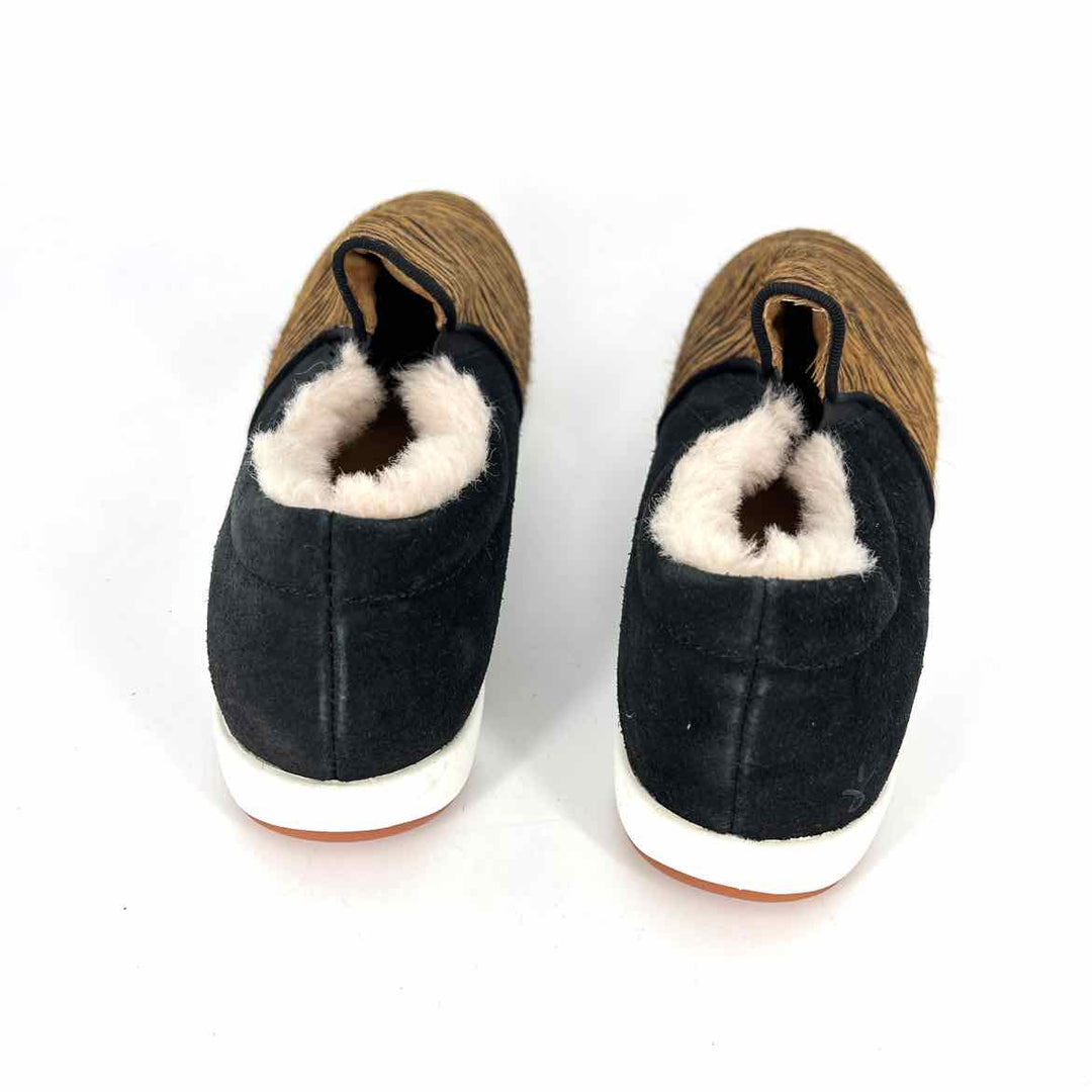 Shoe Size 7 Brown Print Sneakers