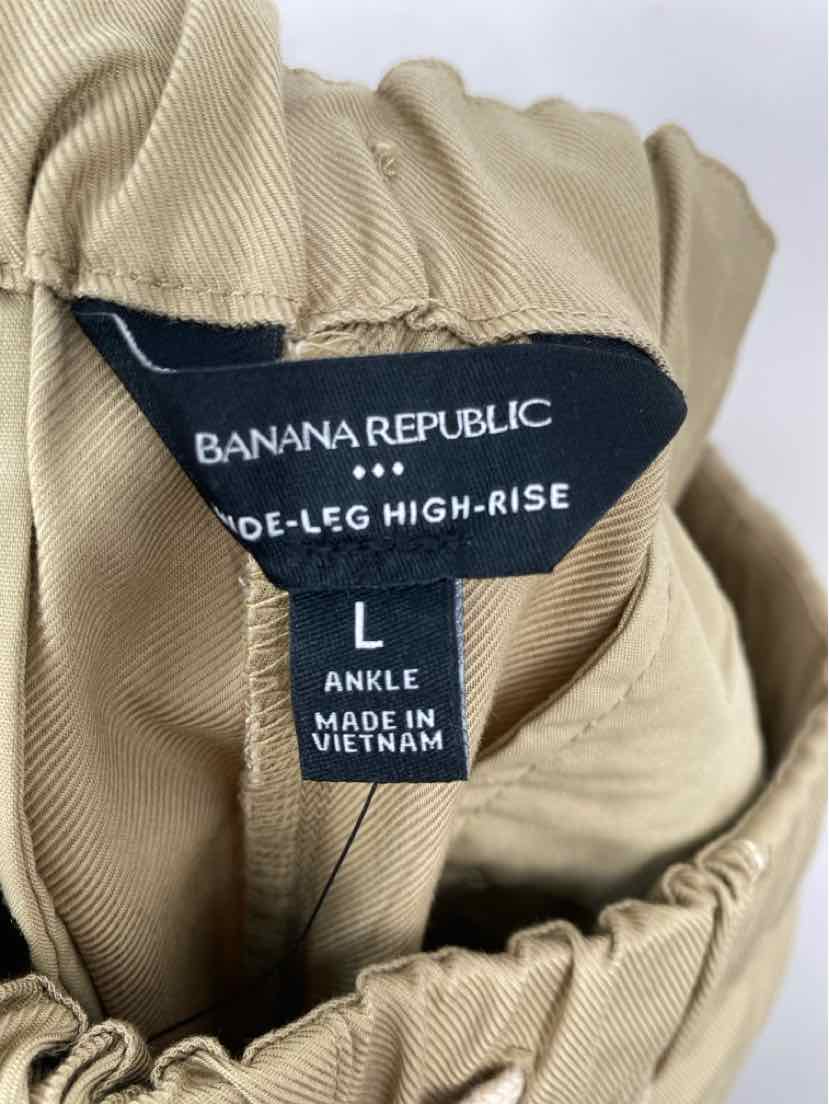Size L Banana Republic Tan Pants