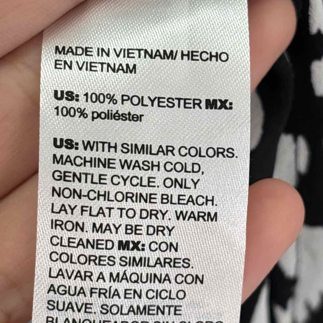 Size M Chico's Multi-Color Shirt