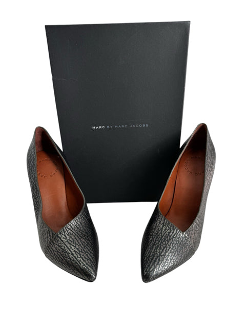 Shoe Size 35 MARC BY MARC JACOBS Black Leather Pumps