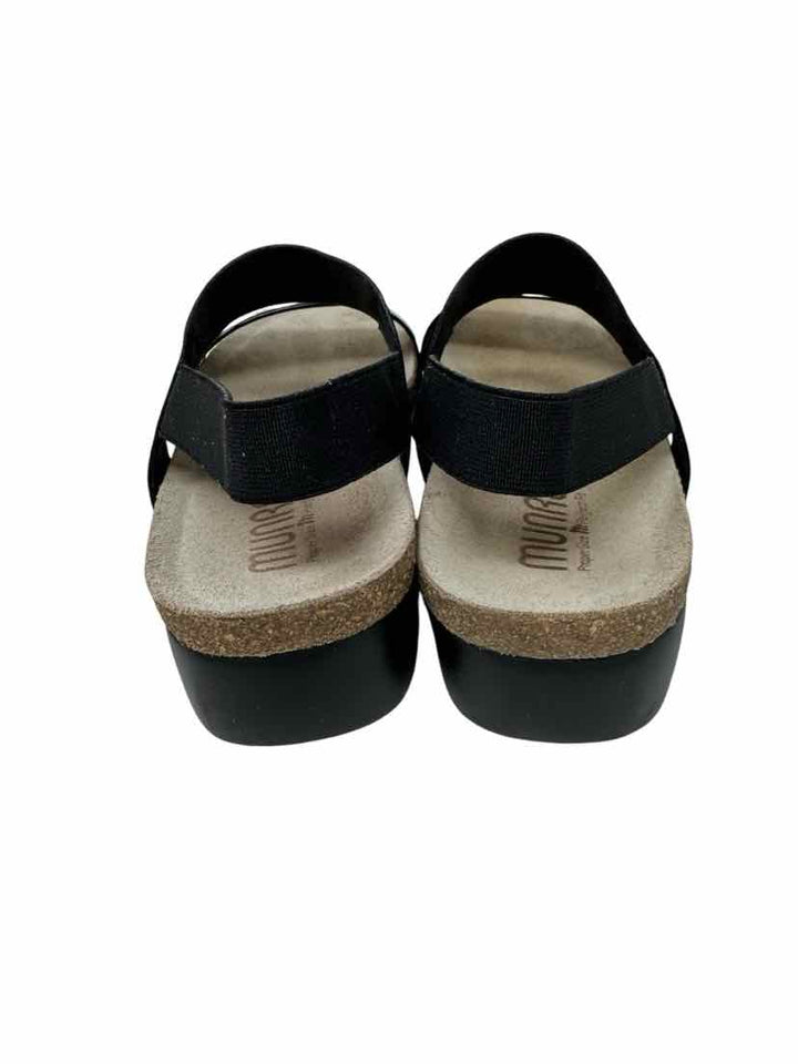 Shoe Size 8 MUNRO Black Sandals