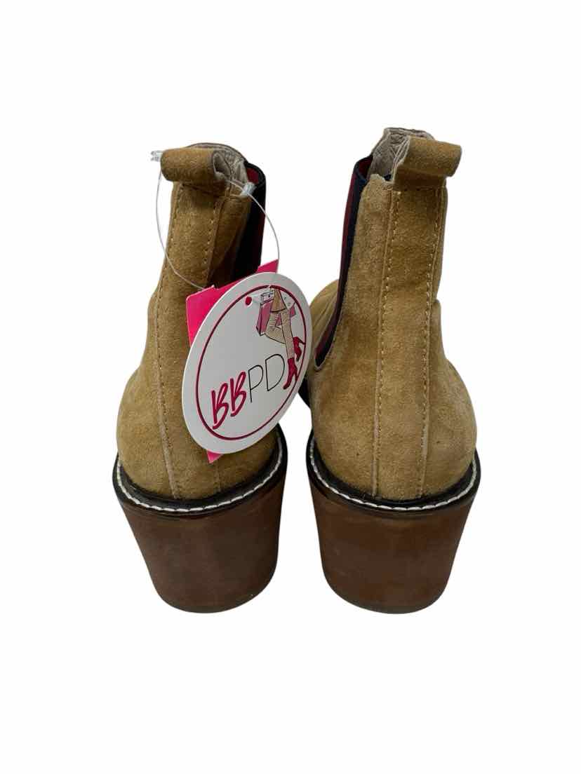 Shoe Size 8.5 Tan Suede Boots