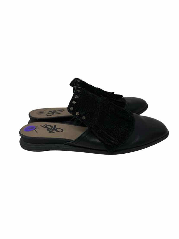 Shoe Size 8 OTBT Black Leather Flats