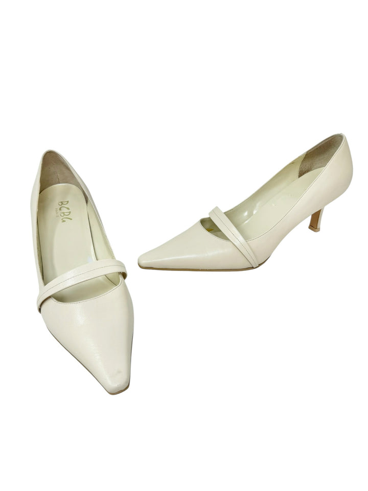 Shoe Size 8.5 BCBG Cream Pumps