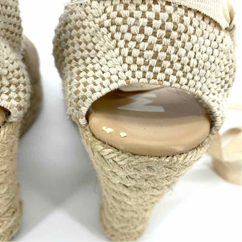 Shoe Size 8 Beige Sandals