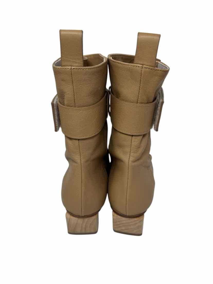 Shoe Size 39.5 Beige Leather Boots