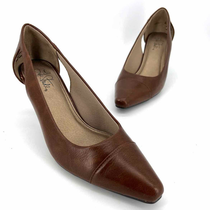 Shoe Size 8 LIFE STRIDE Brown Faux Leather Pumps
